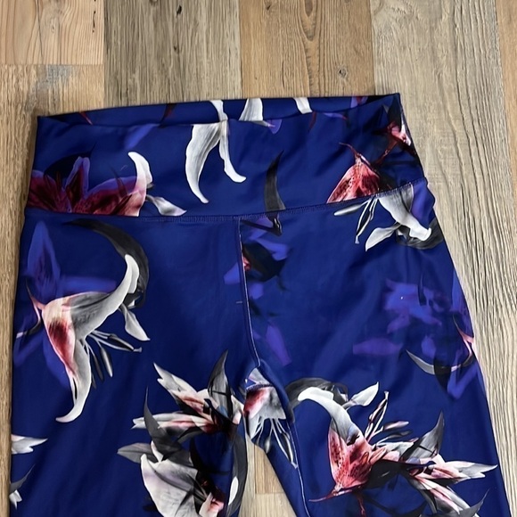 Guru Active Womens Leggings Pants Blue Floral Print Stretch Elastic Waist Sz XL - Picture 4 of 10